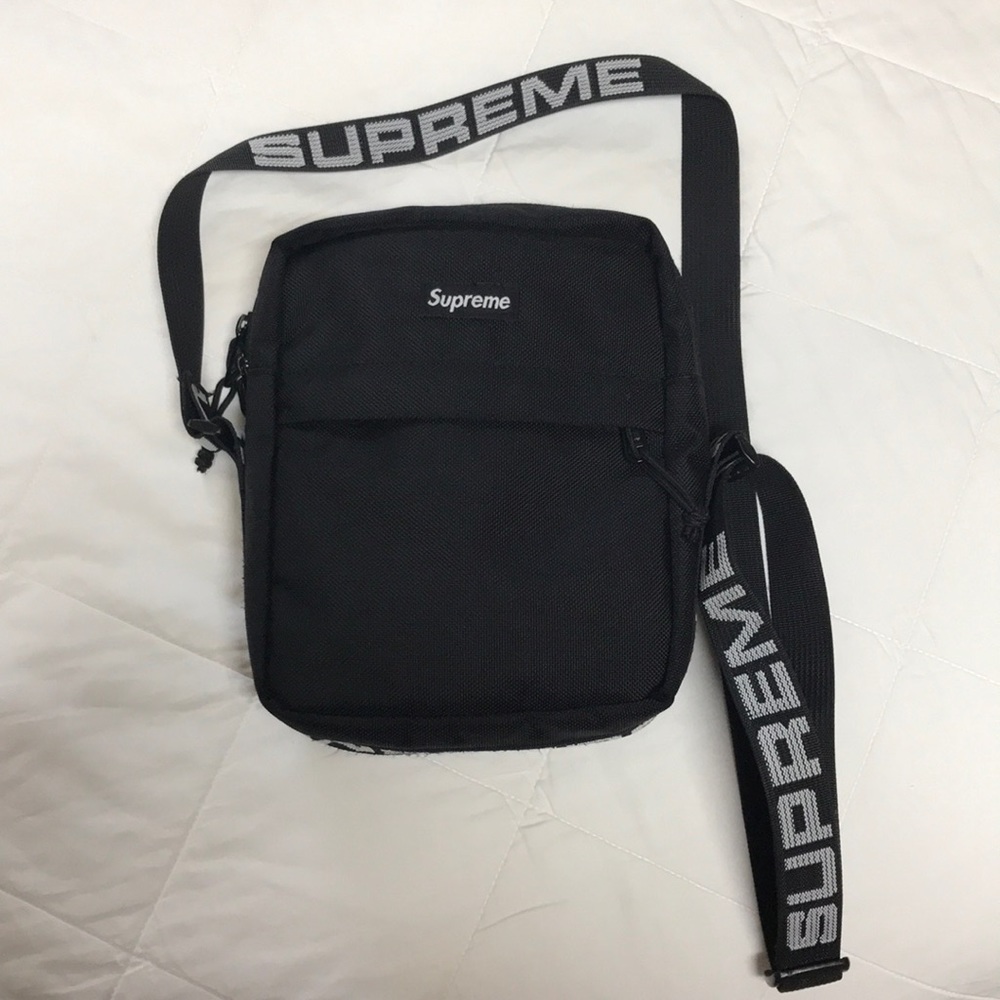 SUPREME OVER THE SHOULDER BAG